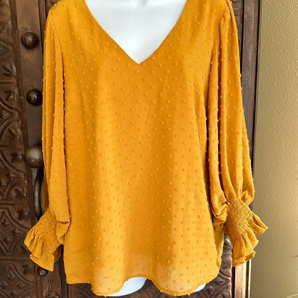 Medium Vince Camuto mustard balloon sleeve blouse - Picture 1 of 4